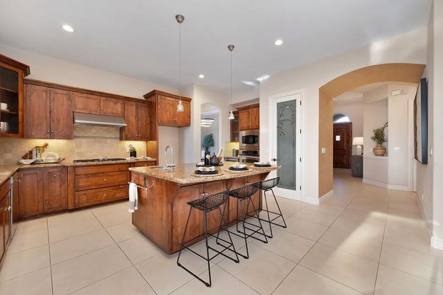 661 Westchester Dr, Folsom, CA 95630