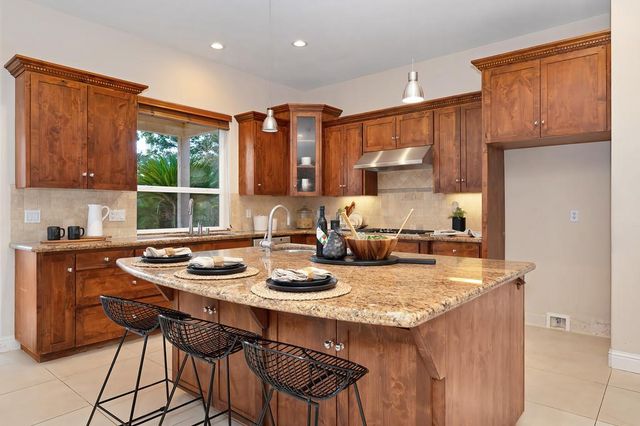 661 Westchester Dr, Folsom, CA 95630