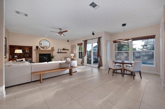 661 Westchester Dr, Folsom, CA 95630