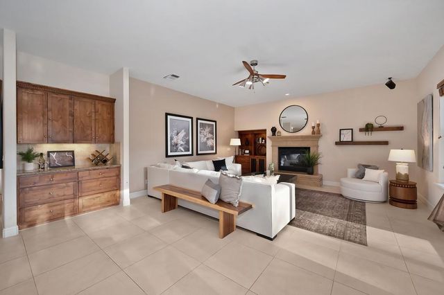 661 Westchester Dr, Folsom, CA 95630