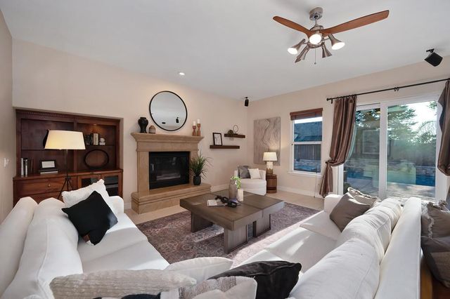 661 Westchester Dr, Folsom, CA 95630