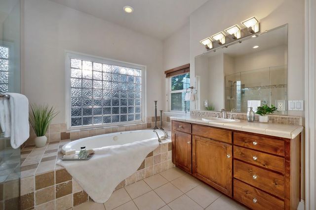 661 Westchester Dr, Folsom, CA 95630