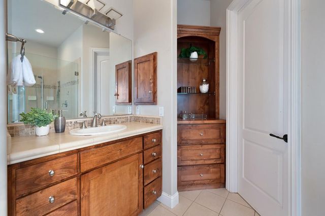 661 Westchester Dr, Folsom, CA 95630