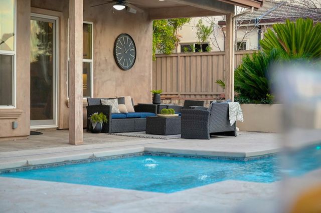 661 Westchester Dr, Folsom, CA 95630