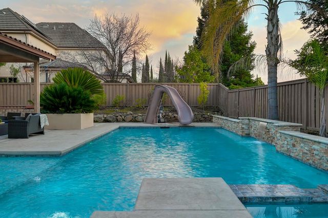 661 Westchester Dr, Folsom, CA 95630