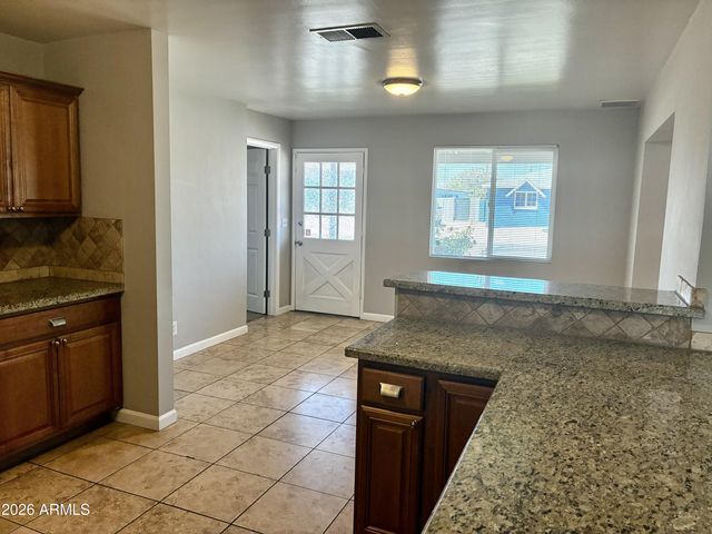 1041 W 18TH Street, Tempe, AZ 85281