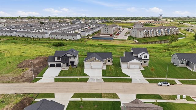 885 11th Street, Waukee, IA 50263