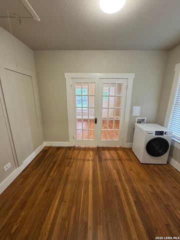 1811 McKinley Ave, San Antonio, TX 78210