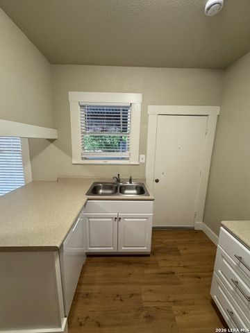 1811 McKinley Ave, San Antonio, TX 78210