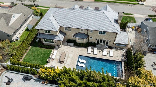 225 Harbor Lane, Massapequa Park, NY 11762