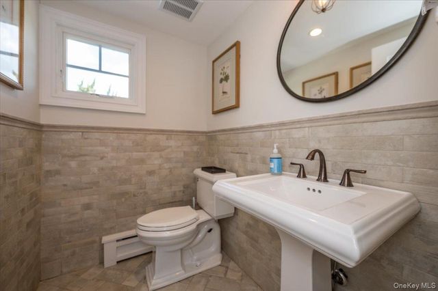 225 Harbor Lane, Massapequa Park, NY 11762