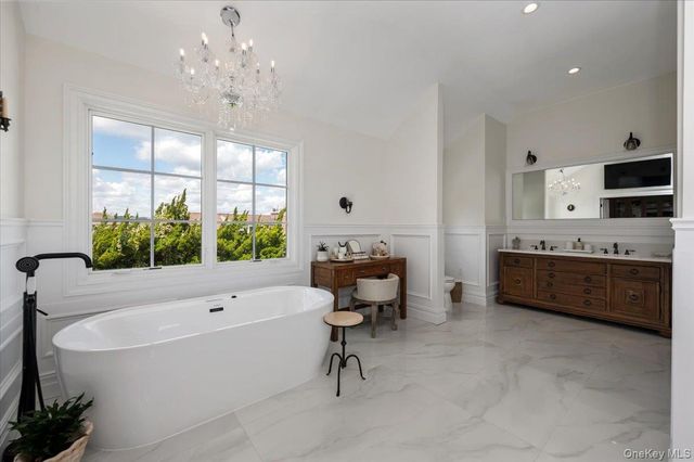 225 Harbor Lane, Massapequa Park, NY 11762