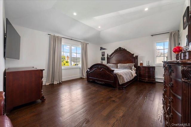 225 Harbor Lane, Massapequa Park, NY 11762