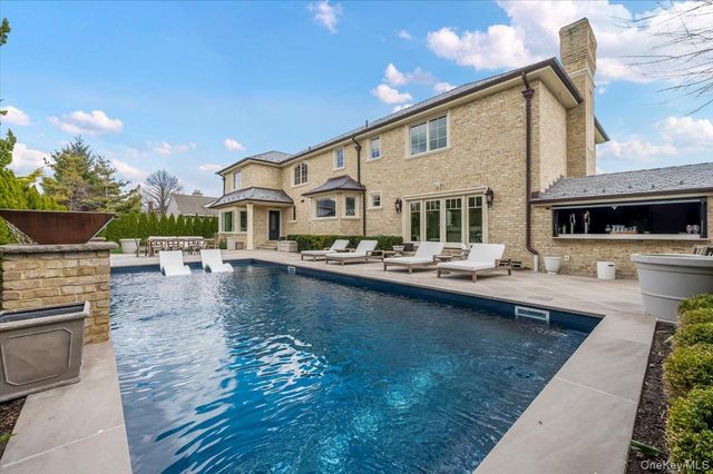 225 Harbor Lane, Massapequa Park, NY 11762
