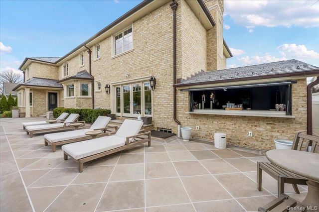 225 Harbor Lane, Massapequa Park, NY 11762