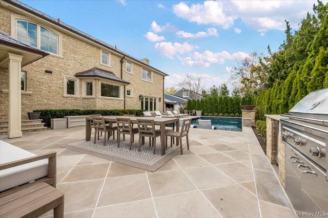 225 Harbor Lane, Massapequa Park, NY 11762