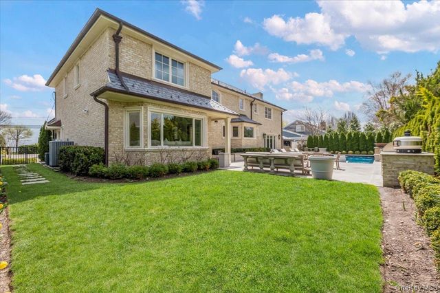 225 Harbor Lane, Massapequa Park, NY 11762