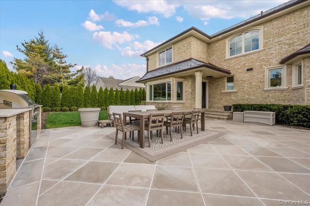 225 Harbor Lane, Massapequa Park, NY 11762