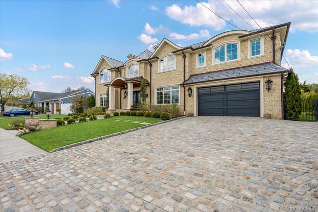 225 Harbor Lane, Massapequa Park, NY 11762