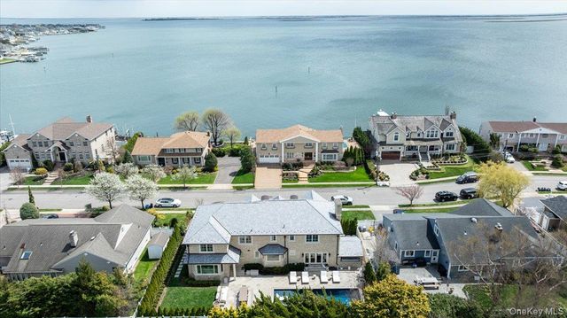 225 Harbor Lane, Massapequa Park, NY 11762