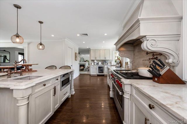225 Harbor Lane, Massapequa Park, NY 11762