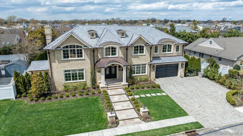 225 Harbor Lane, Massapequa Park, NY 11762