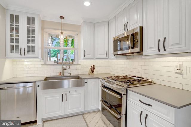 7505 HOGARTH ST, Springfield, VA 22151