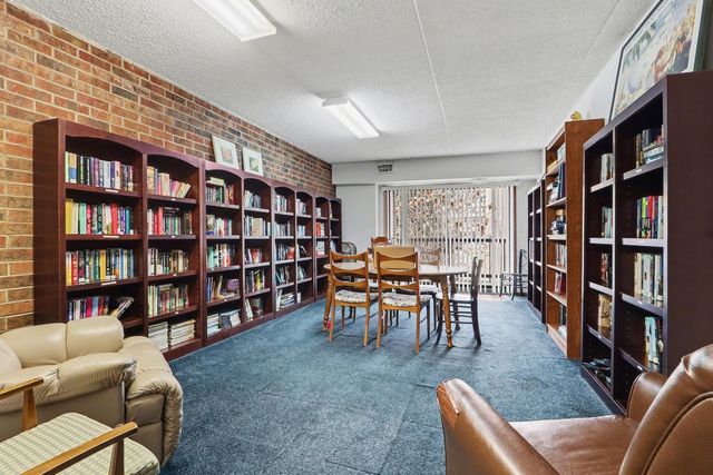 1423 Woodbridge Road 1E, Joliet, IL 60436