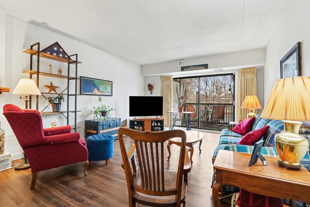 1423 Woodbridge Road 1E, Joliet, IL 60436