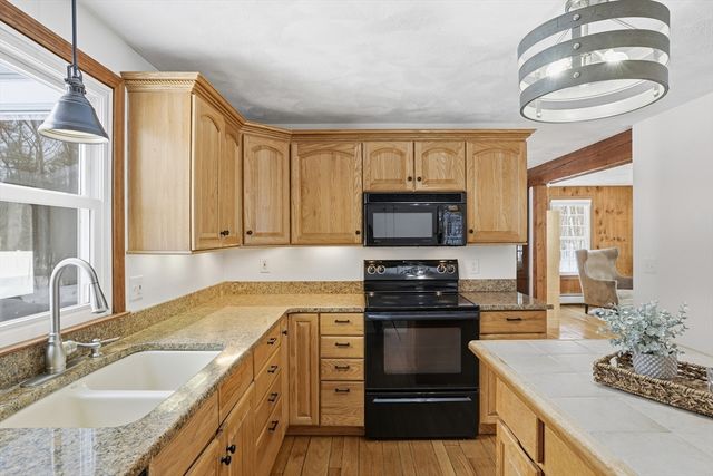 179 Wyman Rd, Groton, MA 01450