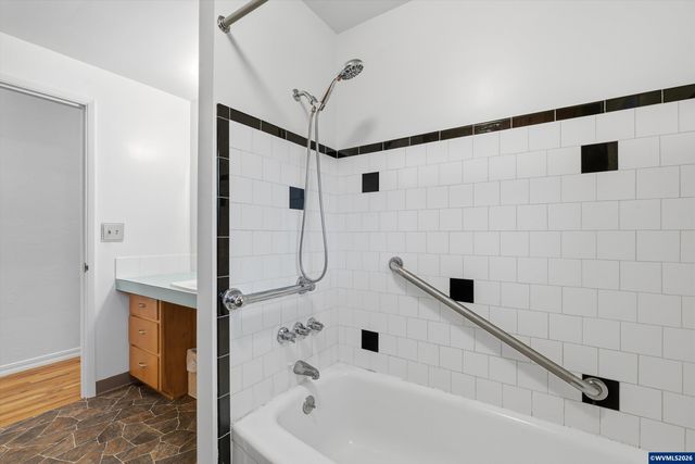 680 SW 53rd St, Corvallis, OR 97333