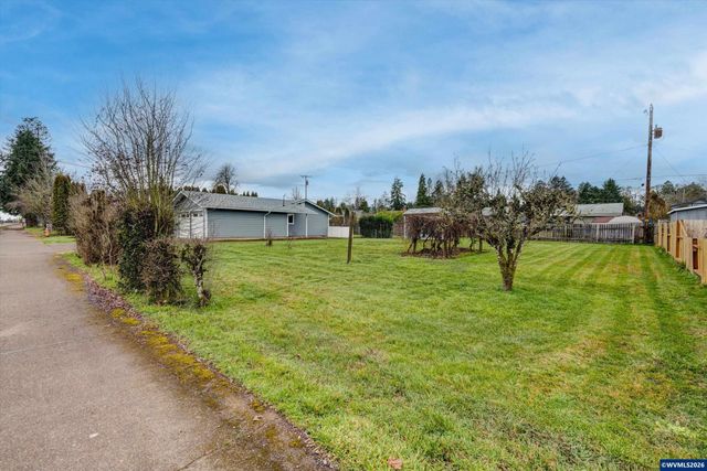 680 SW 53rd St, Corvallis, OR 97333