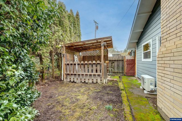680 SW 53rd St, Corvallis, OR 97333
