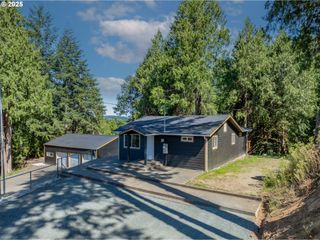 94531 SMOKEY Ln, Coquille, OR 97423