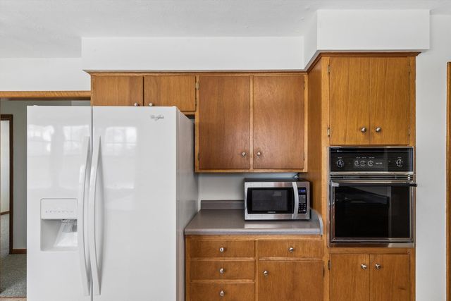 1245 8th Avenue N, Clinton, IA 52732