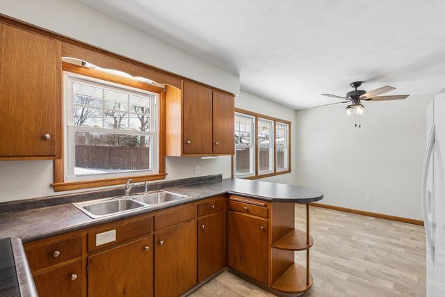 1245 8th Avenue N, Clinton, IA 52732