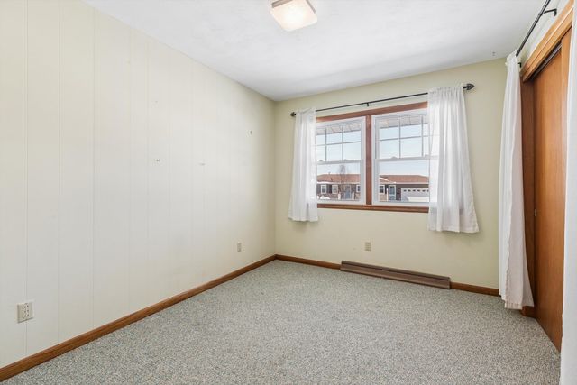 1245 8th Avenue N, Clinton, IA 52732