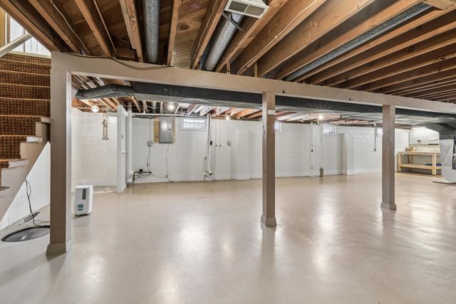 1245 8th Avenue N, Clinton, IA 52732