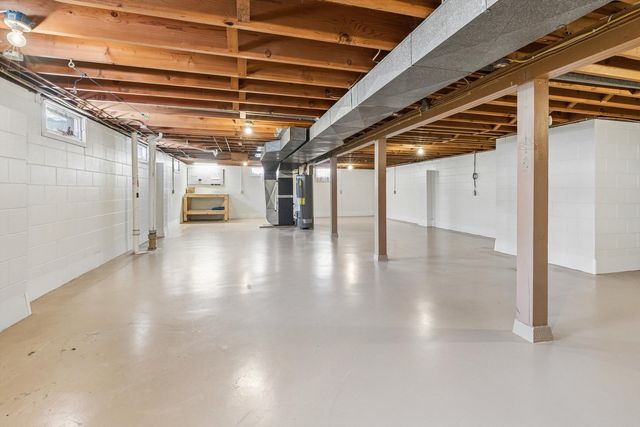 1245 8th Avenue N, Clinton, IA 52732