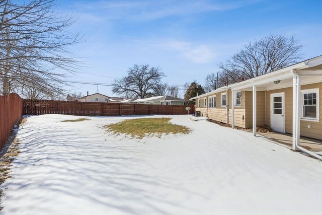 1245 8th Avenue N, Clinton, IA 52732