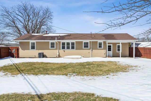 1245 8th Avenue N, Clinton, IA 52732