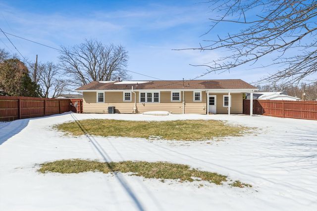 1245 8th Avenue N, Clinton, IA 52732