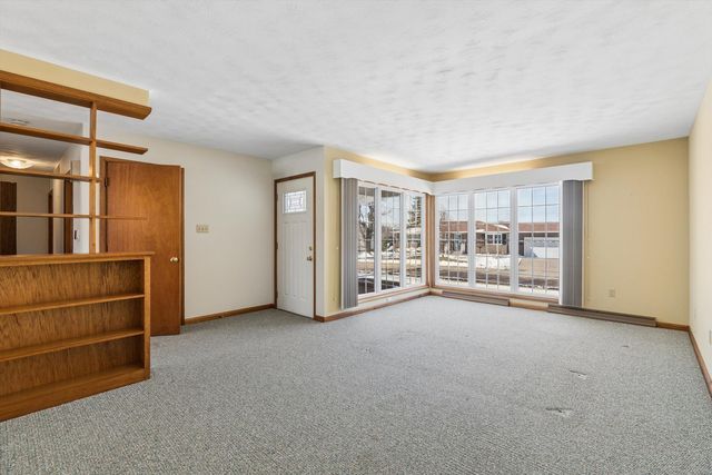 1245 8th Avenue N, Clinton, IA 52732