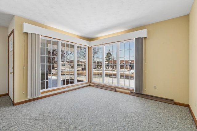 1245 8th Avenue N, Clinton, IA 52732