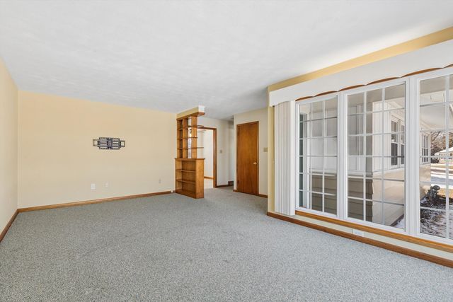 1245 8th Avenue N, Clinton, IA 52732