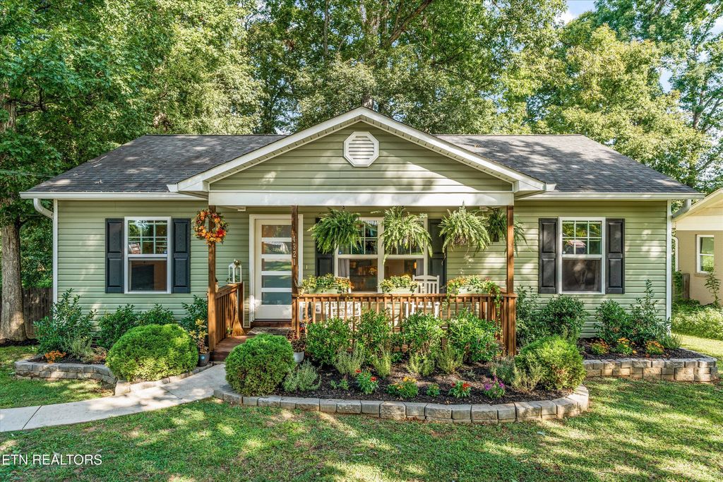 4321 Lamour Rd, Knoxville, TN 37909