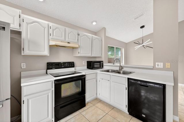 2674 NEWBOLT DRIVE, Orlando, FL 32817
