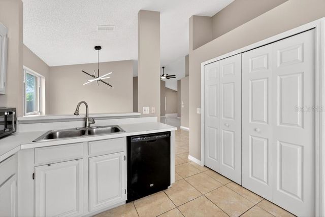 2674 NEWBOLT DRIVE, Orlando, FL 32817