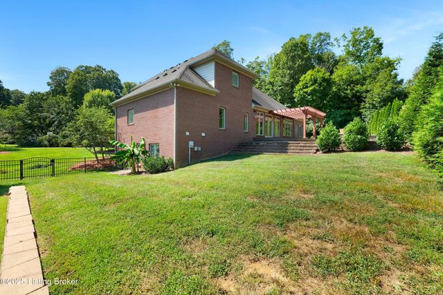 7005 Quarry Dr, Crestwood, KY 40014