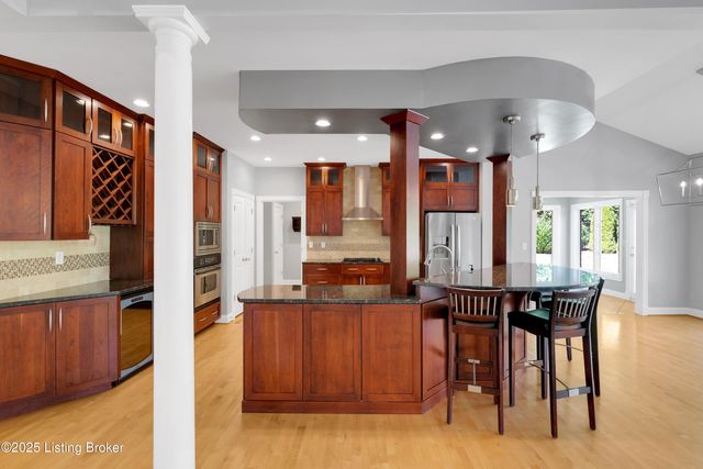 7005 Quarry Dr, Crestwood, KY 40014